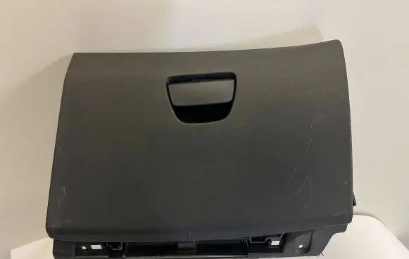 Peugeot 208 Glove box 9673811277