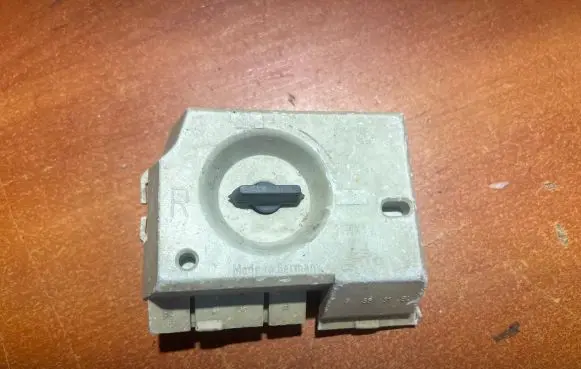 Audi 80 90 S2 B4 Tail light bulb cover holder 893945222