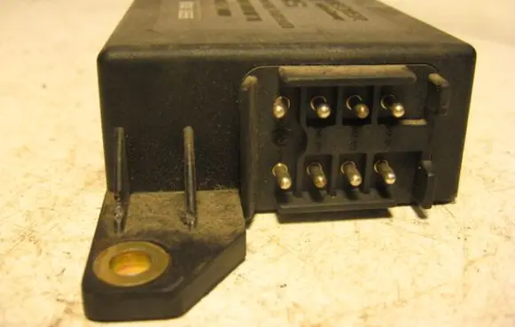 Mercedes-Benz E W124 Airbag control unit/module B841Z100D 0038200710