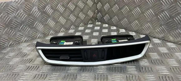 Nissan Qashqai Dash center air vent grill 68750 4EA0A