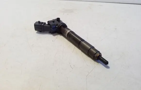 Volvo XC60 Fuel injector 31452113