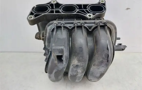 Peugeot 107 Intake manifold 