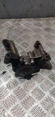 Volkswagen Touran I Oil pump 038103153 W109