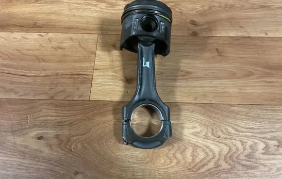 Mercedes-Benz C W203 Piston with connecting rod 