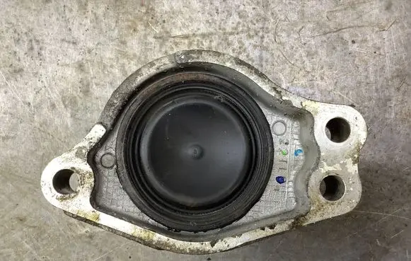 Honda Accord Engine mount bracket 22TL0
