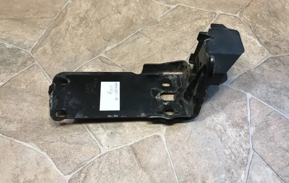 BMW 3 E90 E91 Radiator support slam panel bracket 7117812