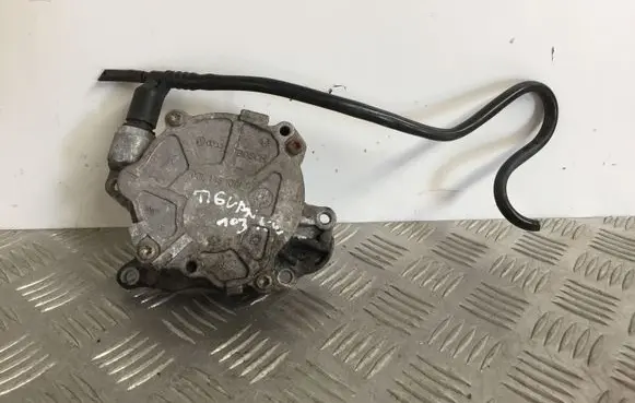 Volkswagen Tiguan Vacuum pump 03L145100