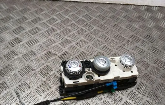 Mitsubishi Colt Climate control unit 69667301 69657032