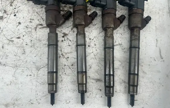 KIA Ceed Fuel injectors set 0445110320