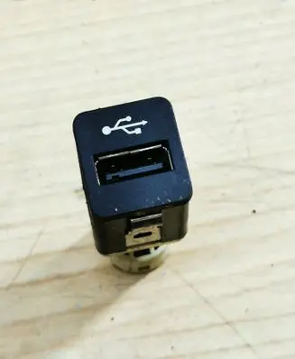 BMW 3 E92 E93 USB socket connector 9167196