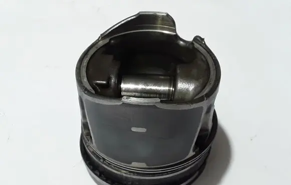 Volvo V50 Piston with connecting rod 8653658