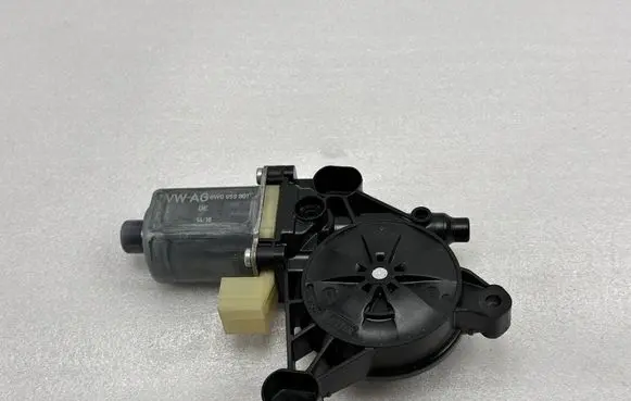 Audi Q7 4M Front door window regulator motor 8W0959801 0130822705