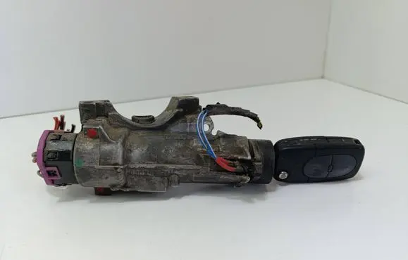 Volkswagen Golf IV Ignition lock 4B0905851C