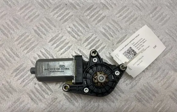 Ford Mustang VI Seat adjustment motor 0390203044 939732