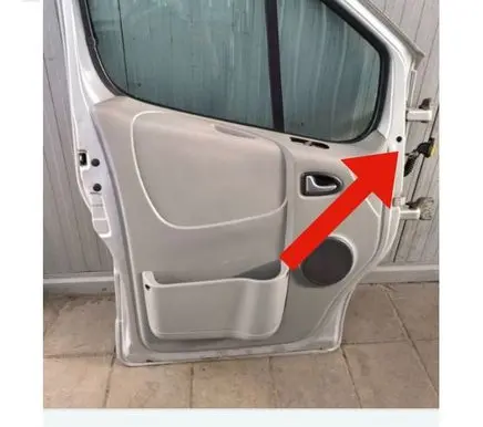 Renault Trafic II (X83) Front door check strap stopper 