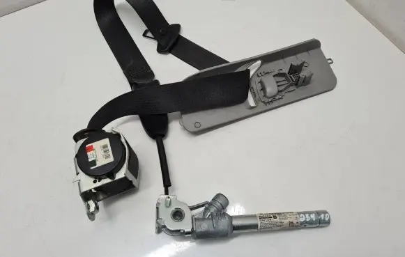 Opel Corsa D Front seatbelt buckle 13214639 607707500E