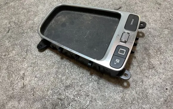 Head unit multimedia control