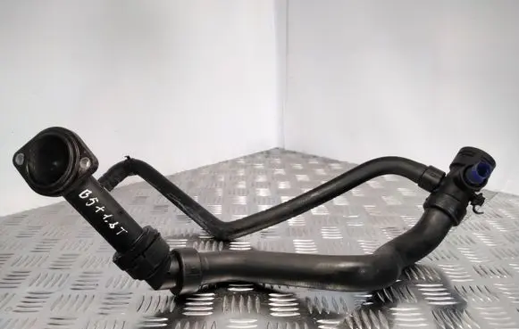 Volkswagen PASSAT B5 Engine coolant pipe/hose 06B121121