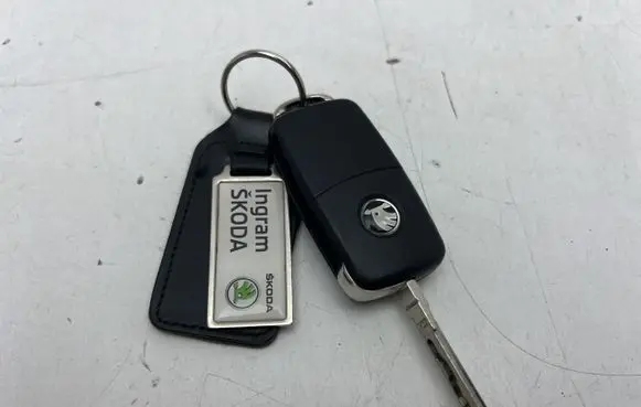 Skoda Yeti (5L) Ignition key/card 3T0837202L