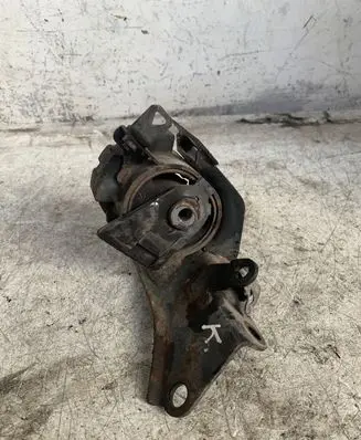 Toyota Corolla Verso AR10 Engine mount bracket