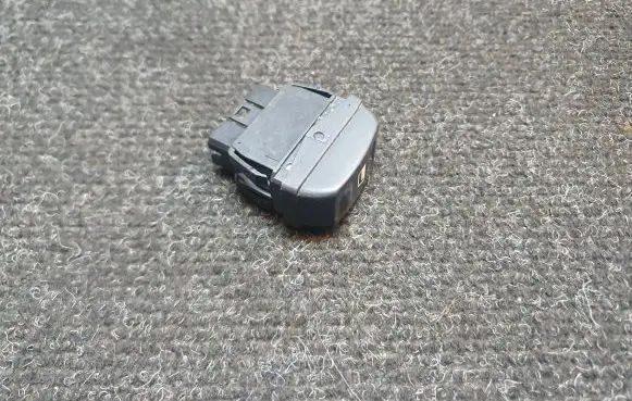 Citroen Xsara Picasso Electric window control switch 22681