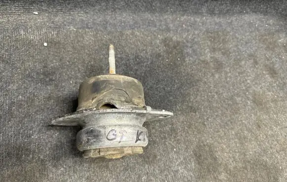 Ford Mustang VI Engine mount bracket