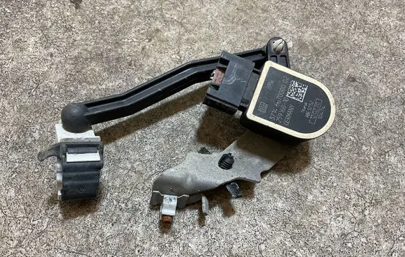 BMW 2 F44 Headlight/headlamp level sensor 6870000 6670000 25916010