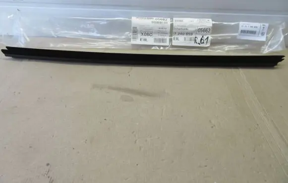 BMW 1 F20 F21 Front door rubber seal 7240859