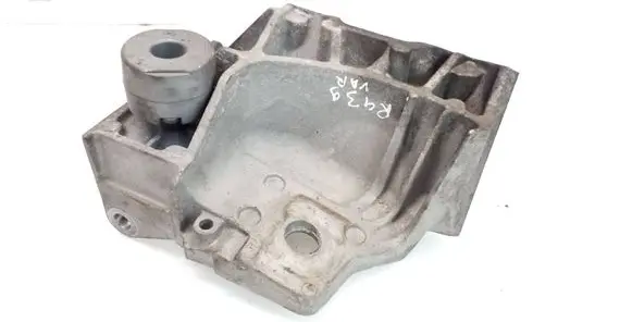 Volvo XC60 Engine mounting bracket