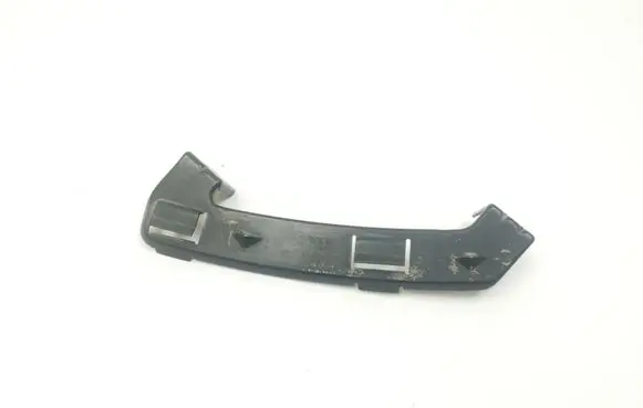 Hyundai i30 Front bumper mounting bracket