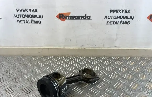 Volkswagen PASSAT B8 Piston with connecting rod