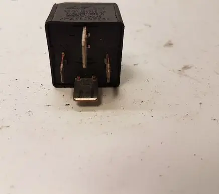Volkswagen PASSAT B6 Other relay 7M0951253A