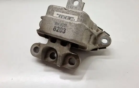 Buick Encore I Engine mount bracket 95418203