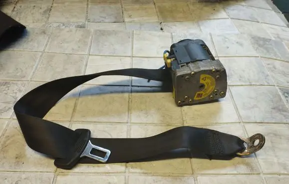 Audi A6 S6 C5 4B Rear seatbelt 00067250C