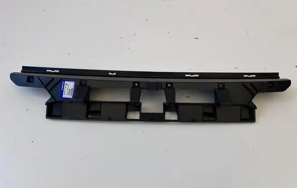 Volvo S90, V90 Front bumper mounting bracket 31477115