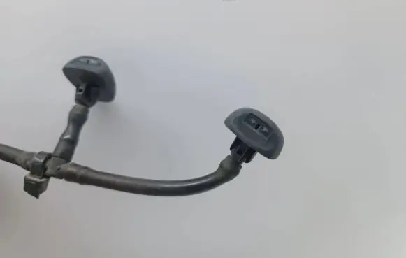 Windshield washer spray nozzle