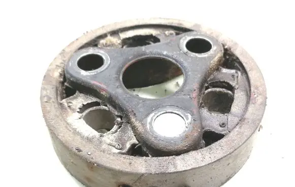Mercedes-Benz C W202 Rear prop shaft donut coupling/joint 26160151103