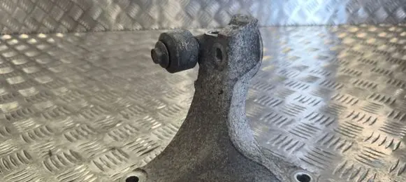 Subaru Outback (BS) Gearbox mounting bracket