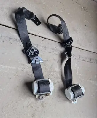 Opel Meriva B Set of seat belts 34040727D 34040728D