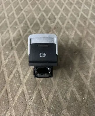 Volkswagen Golf VII Hand parking brake switch 560927225B