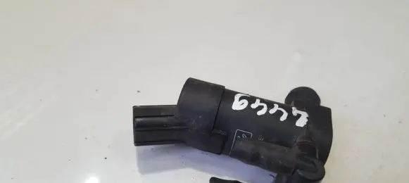 Ford Focus Windscreen/windshield washer pump 1S7117K624FE T655C