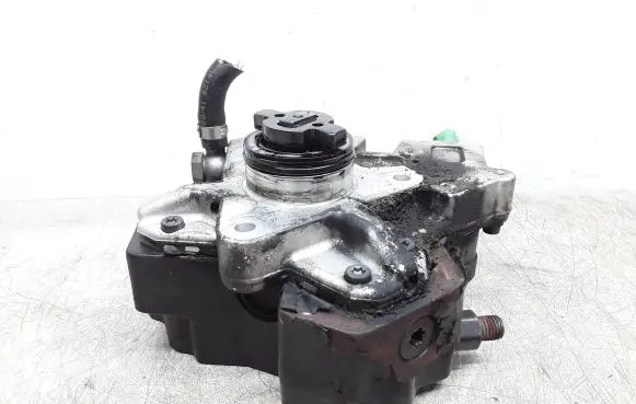 Volvo XC70 Fuel injection high pressure pump 30756125 0445010111