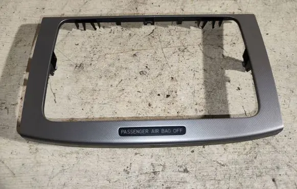 Volkswagen PASSAT B6 Radio/GPS head unit trim 3c0858069 318410100