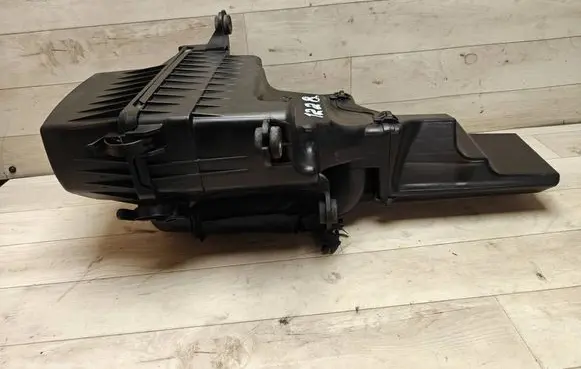 Hyundai i20 (PB PBT) Air filter box 281121J000