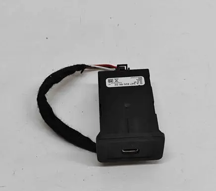 Mercedes-Benz CLA C118 X118 USB socket connector A2478208602