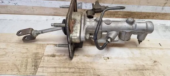Toyota Prius (NHW20) Master brake cylinder