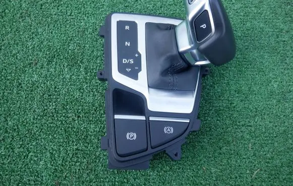 Audi Q7 4M Gear shifter surround trim plastic 4M1713111F 0243271 E243271