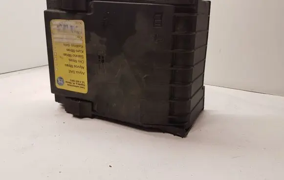 Volkswagen PASSAT B6 Fuse box cover 1K0937132F