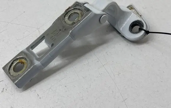 Chrysler Pacifica Tailgate/trunk/boot hinge 68229151