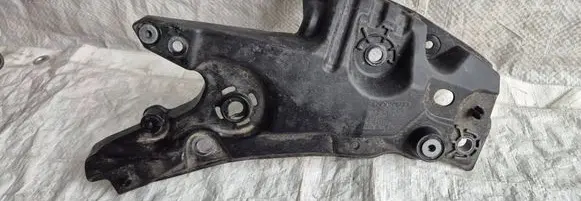 Volvo V60 Fender mounting bracket 32288931